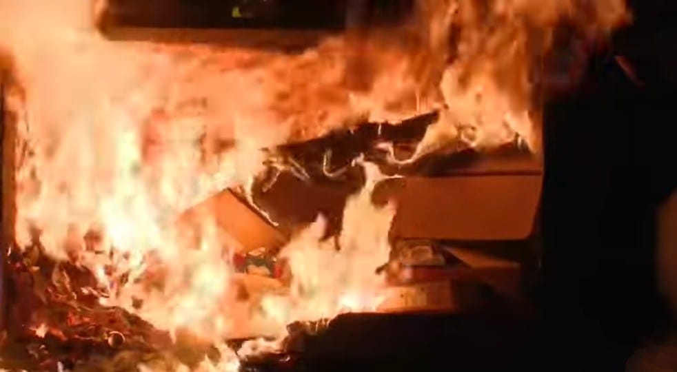 Pro Palestinian Students Occupy University of Washington Building-Causing a Fire and Chaos